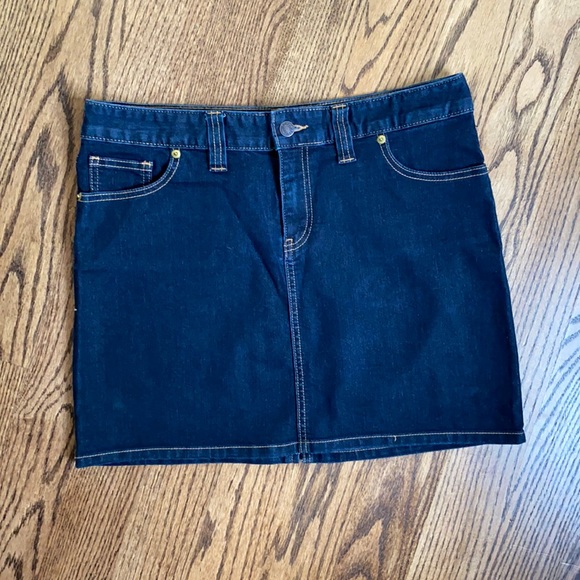 Tommy Hilfiger Stretch Denim Skirt. Size 8. - Picture 1 of 4